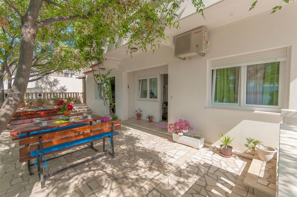 Apartments Zdenka أوميس المظهر الخارجي الصورة