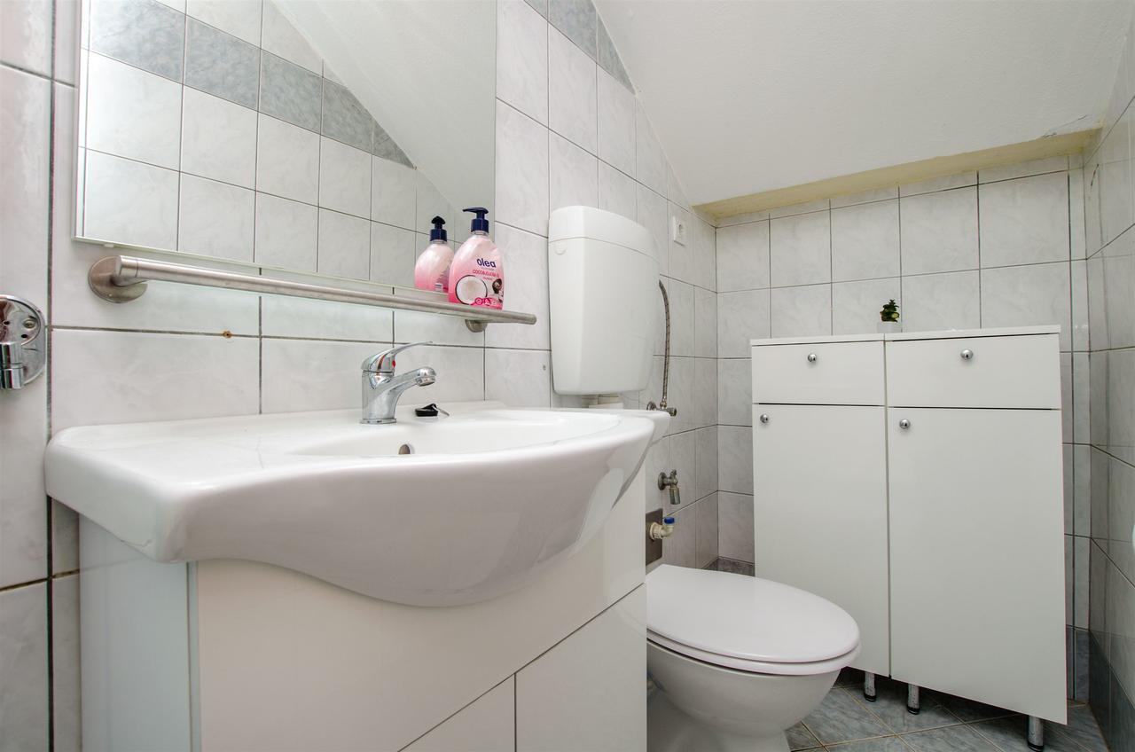 Apartments Zdenka أوميس المظهر الخارجي الصورة