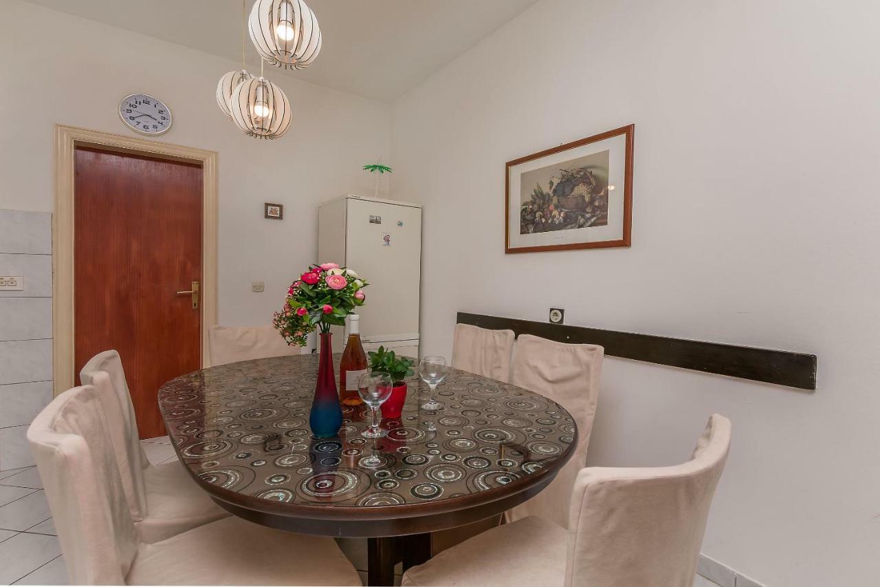 Apartments Zdenka أوميس المظهر الخارجي الصورة