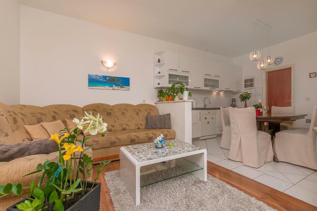 Apartments Zdenka أوميس المظهر الخارجي الصورة