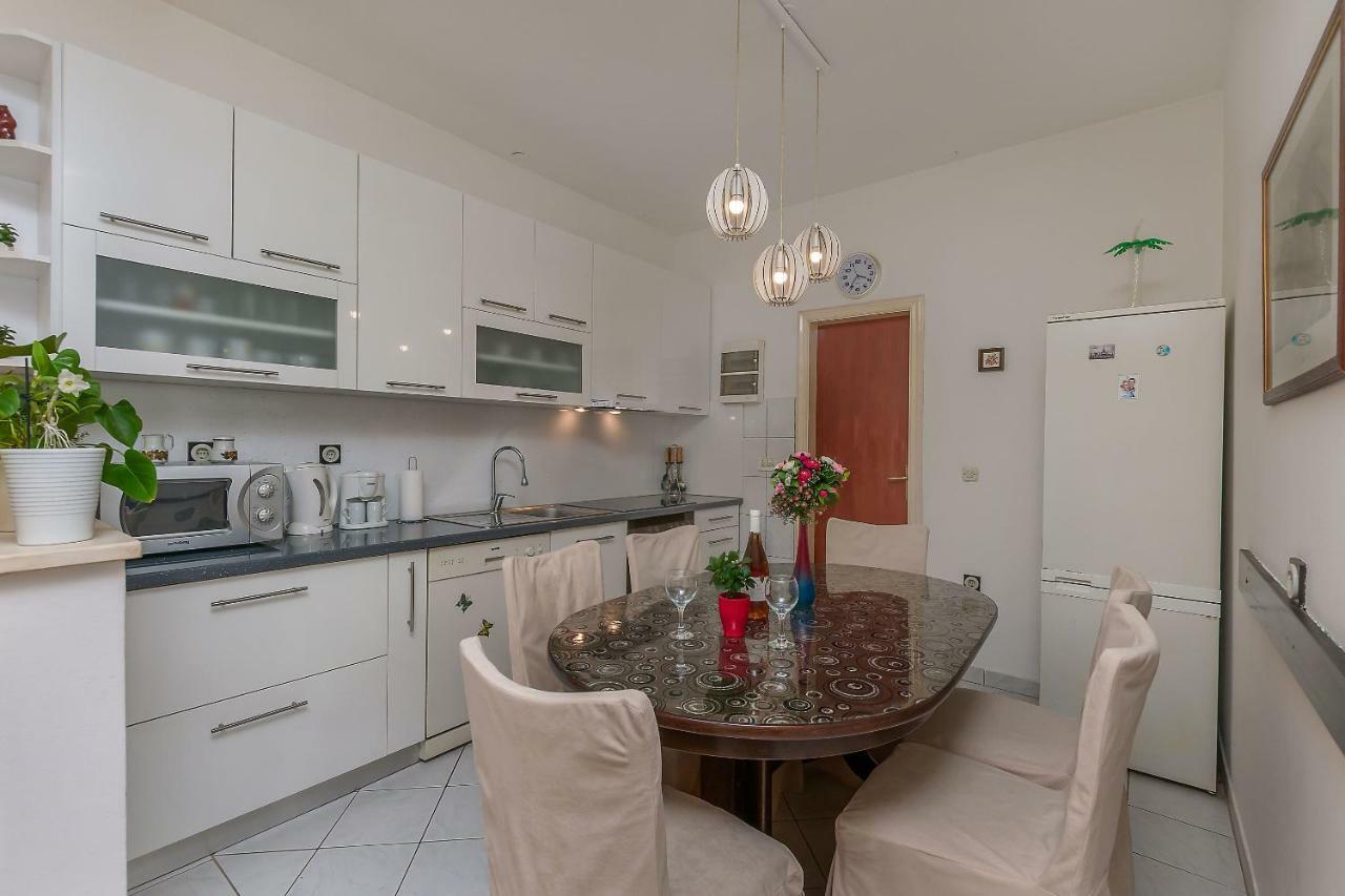 Apartments Zdenka أوميس المظهر الخارجي الصورة