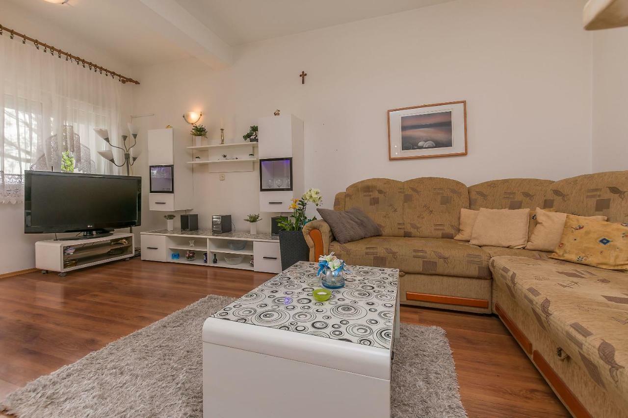 Apartments Zdenka أوميس المظهر الخارجي الصورة