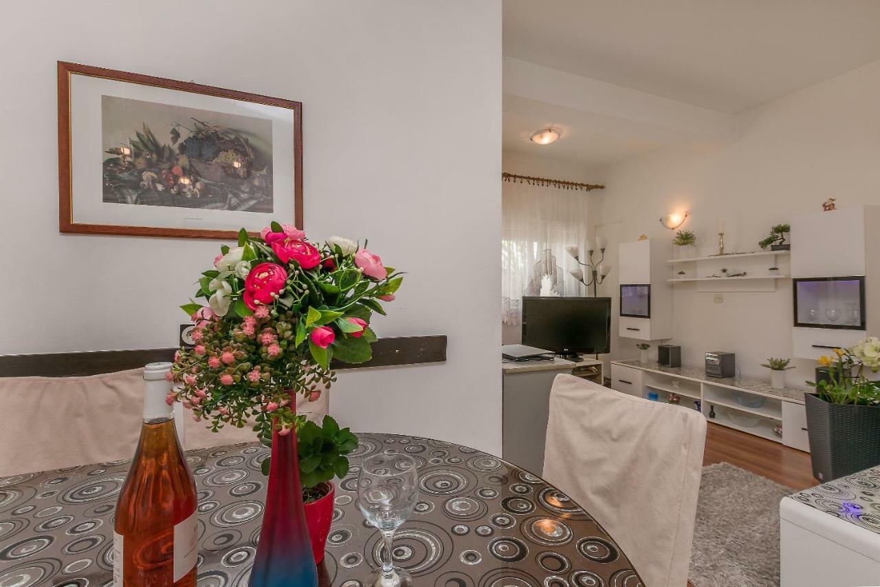 Apartments Zdenka أوميس المظهر الخارجي الصورة