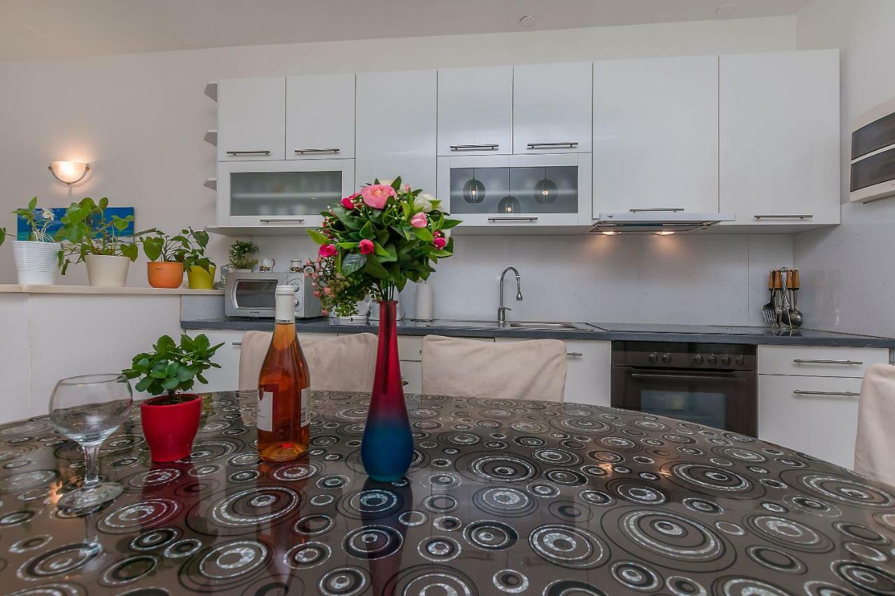 Apartments Zdenka أوميس المظهر الخارجي الصورة