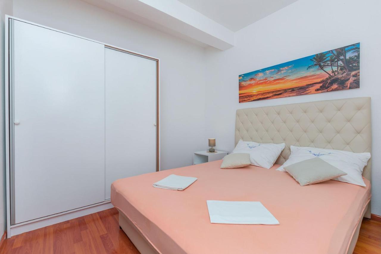Apartments Zdenka أوميس المظهر الخارجي الصورة