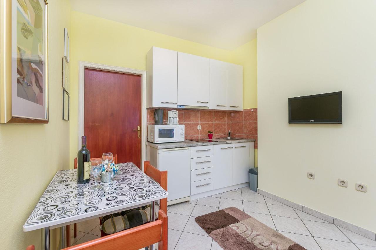 Apartments Zdenka أوميس المظهر الخارجي الصورة